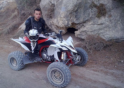 פיירובסקין על הטרקטורון בשטח