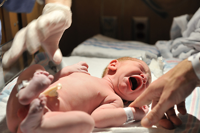 מה באמת עוזר לזרז את הלידה? (צילום: shutterstock) (צילום: shutterstock)