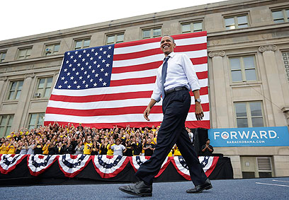 מוביל בסקרים. אובמה בכנס בחירות באיווה (צילום: AP) (צילום: AP)