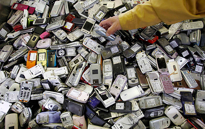 פסולת אלקטרונית. המכשירים ימוחזרו במקום לזהם (צילום: רויטרס) (צילום: רויטרס)