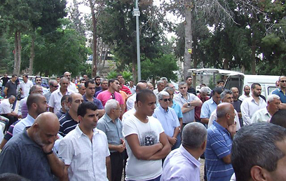 הלווייתו של נהג הג'יפ בכפר קרע (צילום: Alarab.net) (צילום: Alarab.net)