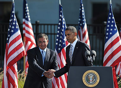 אובמה ופאנטה בפנטגון. "לכבוד לי לשרת עם הנשיא" (צילום: AFP) (צילום: AFP)