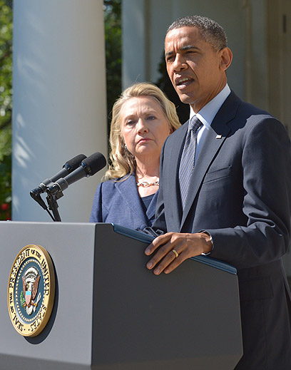 הבטיח להעמיד לדין את האחראים. אובמה וקלינטון (צילום: AFP) (צילום: AFP)