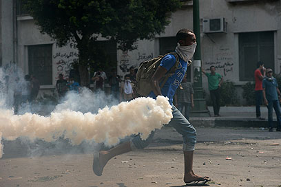 מפגין בקהיר (צילום: AFP) (צילום: AFP)