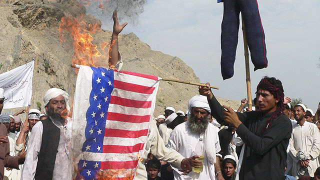 מחאה נגד ארצות הברית באפגניסטן. הנשיא קרזאי מסרב להעניק חסינות (צילום: AFP) (צילום: AFP)