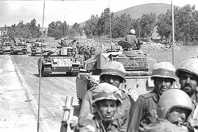 חיילים בדרך לצפון במלחמה (צילום: לע"מ) (צילום: לע