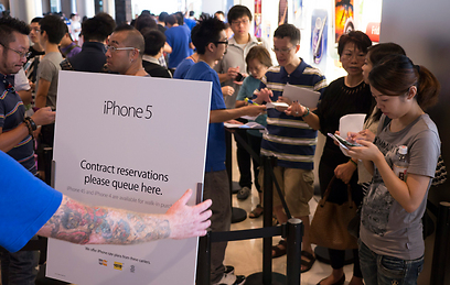 השקת אייפון 5 בסין (צילום: EPA) (צילום: EPA)