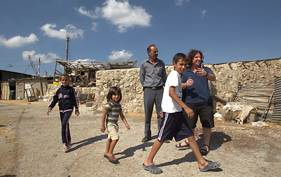 Cohen and Saad in Hirbat Zachariah (Photo: Atta Awisat)