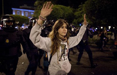 "דמוקרטיה אמיתית עכשיו!", קראו המפגינים (צילום: Getty Images) (צילום: Getty Images)