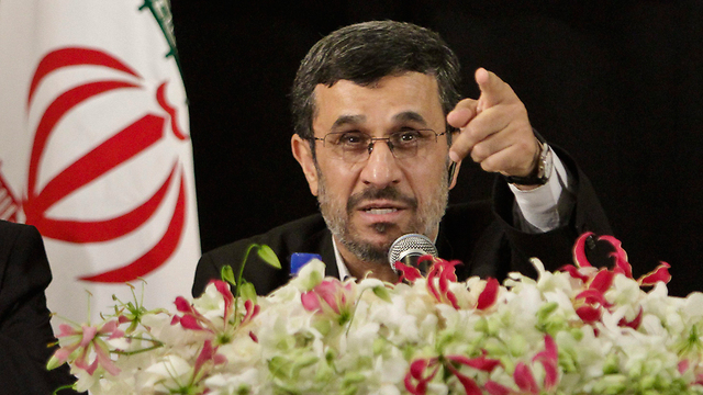 Ahmadinejad (Photo: AP)
