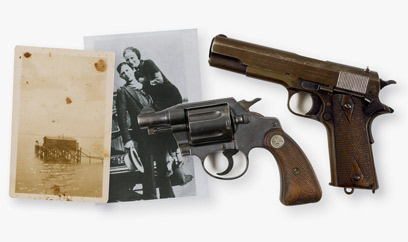שני האקדחים שנמכרו במכירה הפומבית (צילום: רויטרס) (צילום: רויטרס)