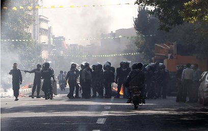 הפגנות בטהרן בשל המשבר הכלכלי החמור (צילום: AFP) (צילום: AFP)
