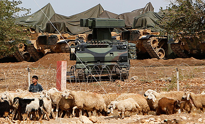 טורקיה הגבירה את נוכחות הצבא בגבול עם סוריה (צילום: רויטרס) (צילום: רויטרס)