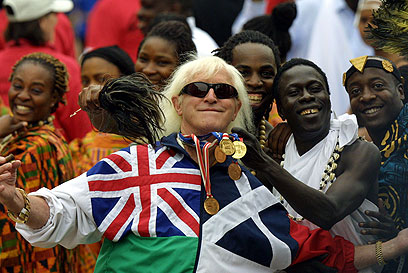סאביל בחגיגות יובל הזהב למלכה. רץ למען גיוס כספים לצדקה (צילום: AFP) (צילום: AFP)