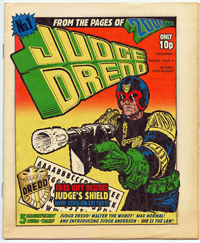 השופט דראד מככב על שער חוברת "2000AD" מפברואר, 1980 ()