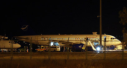 אנקרה הקפיאה את הטיסות האזרחיות אל סוריה וממנה. המטוס שיורט (צילום: EPA) (צילום: EPA)