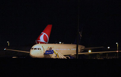 מטוס הנוסעים הסורי שאולץ לנחות בטורקיה         (צילום: AP) (צילום: AP)