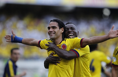 שימו לב אליהם. פלקאו ונבחרת קולומביה (צילום: AP) (צילום: AP)