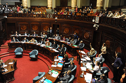 הסנאט של אורוגוואי מצביע, הערב (צילום: AFP) (צילום: AFP)