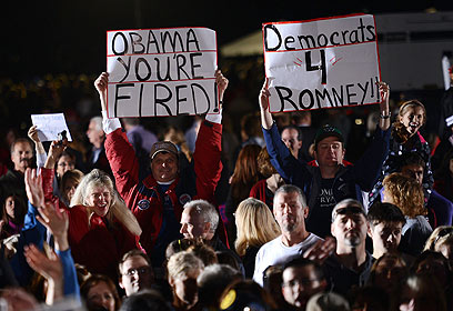 "אובמה, אתה מפוטר" (צילום: AFP) (צילום: AFP)