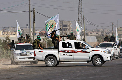 אנשי הזרוע הצבאית של חמאס (צילום: AP) (צילום: AP)