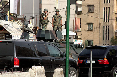 חיילי צבא לבנון מפגינים נוכחות ברחובות ביירות, היום (צילום: AFP) (צילום: AFP)