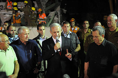 ראש הממשלה נושא דברים בפני נציגי התקשורת (צילום: ירון ברנר) (צילום: ירון ברנר)