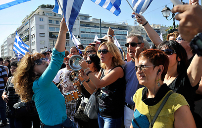 המשבר הכלכלי באירופה: הפגנות באתונה (צילום: AP) (צילום: AP)