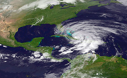 הוריקן סנדי נע צפונה (צילום: רויטרס) (צילום: רויטרס)