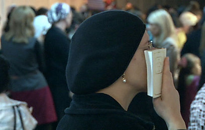 מה לה ולעצרת בכיכר רבין? היא נסעה לקבר רחל אמנו (צילום: אלי מנדלבאום) (צילום: אלי מנדלבאום)