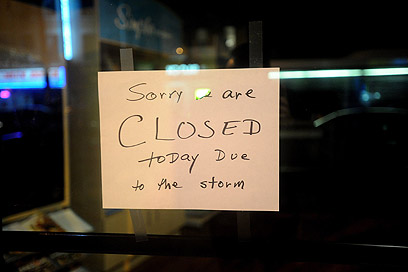 מצטערים, סגור. חנות בניו יורק (צילום: MCT) (צילום: MCT)