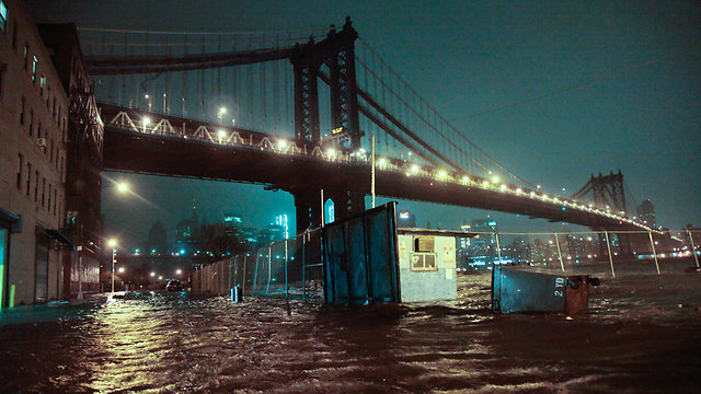 כך זה ייראה? ניו יורק אחרי הסופה סנדי (צילום: AP) (צילום: AP)