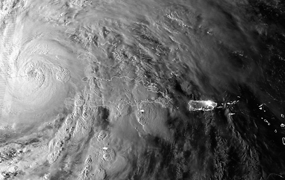הסופה שהסעירה את אמריקה. "סנדי" בתמונת לוויין (צילום: MCT) (צילום: MCT)
