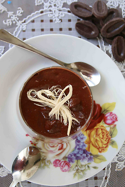 חוגגים יום הולדת טבעוני עם מוס שוקולד חם (צילום: אורי שביט ) (צילום: אורי שביט )