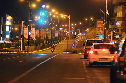 הרחוב הראשי בקריית שמונה בשעות הערב (צילום: אביהו שפירא) (צילום: אביהו שפירא)