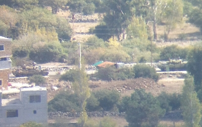Syrian tanks enter demilitarized zone (Photo: Geva Bar'am)  