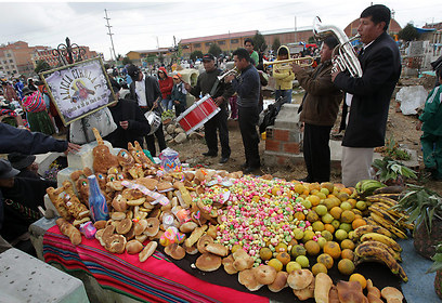 קבר עמוס כל טוב באל אלטו שבבוליביה (צילום: EPA) (צילום: EPA)