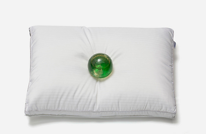 כרית ה-box pillow של רשת אירופלקס (צילום: אלכס אלמן) (צילום: אלכס אלמן)