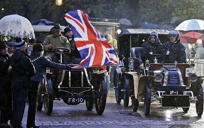 מרוץ מכוניות עתיקות בלונדון. רבע מהתושבים לא אזרחים בריטים (צילום: AP) (צילום: AP)