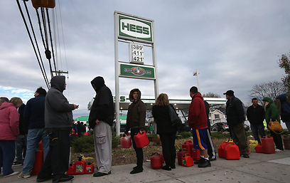 תור לקבלת דלק בניו-יורק (צילום: AFP) (צילום: AFP)