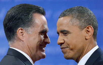 ראש בראש ואמריקה במתח (ובינתיים מתענגת על עוגת גזר). אובמה ורומני (צילום: AFP) (צילום: AFP)