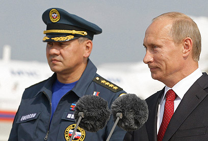 פוטין וסרדיוקוב. פיטורים להשלמת החקירה (צילום: AFP) (צילום: AFP)