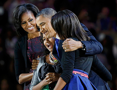 משפחה נשיאותית, ברק ומישל עם הבנות סשה ומליה (צילום: רויטרס) (צילום: רויטרס)