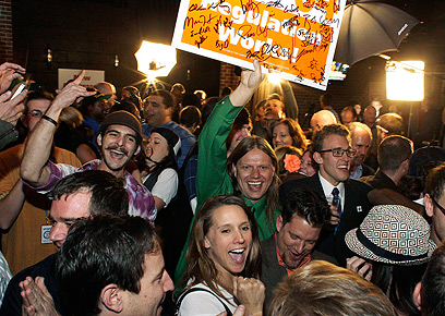הבוחרים בקולורדו חוגגים את הלגליזציה (צילום: AP) (צילום: AP)