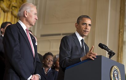 אובמה וסגנו ג'ו ביידן בבית הלבן (צילום: EPA) (צילום: EPA)