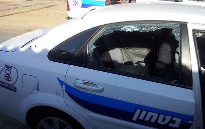 אחת הרקטות פגעה ברכב ביטחון, שניים נפצעו. שער הנגב, הבוקר (צילום: יואב זיתון) (צילום: יואב זיתון)