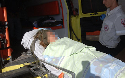 אחת הפצועות הועברה לבית החולים סורוקה (צילום: הרצל יוסף) (צילום: הרצל יוסף)