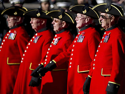 וטרנים בריטים בטקס בלונדון (צילום: AFP) (צילום: AFP)