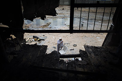 פגיעה במפעל עזתי (צילום: AFP) (צילום: AFP)