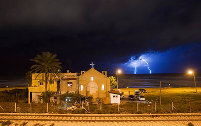 חיפה, אמש (צילום: רויטרס) (צילום: רויטרס)